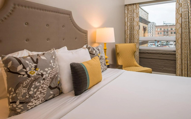 Mark Spencer Hotel