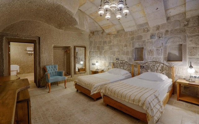 Hera Cave Suites