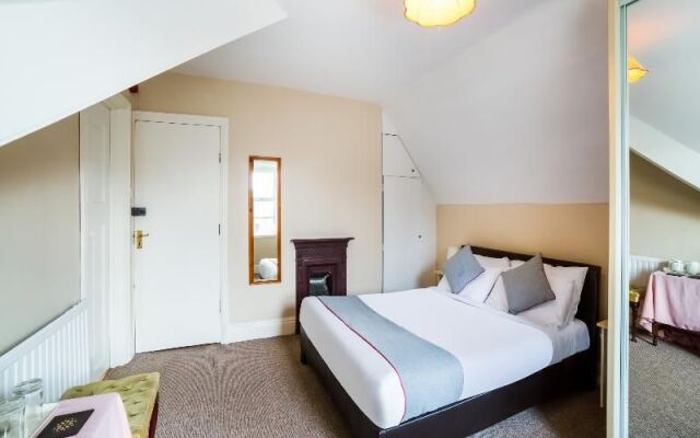 The Briary Hotel - Guest House