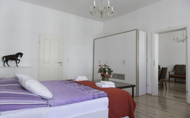 Old Vienna Apartments - Short Term Rental not a Hotel