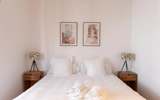 Apartamento de Tres Habitaciones con Terraza 21B