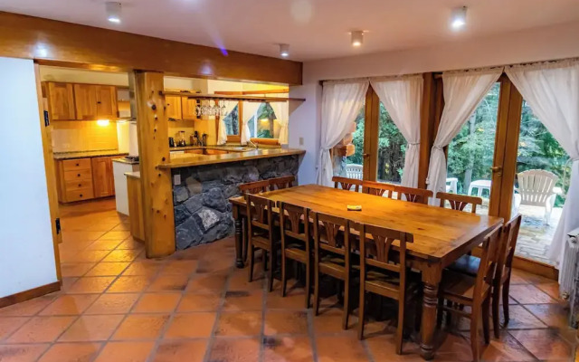 Amazing 4 Bedroom Chalet Villa Traful VT1 by Apartments Bariloche