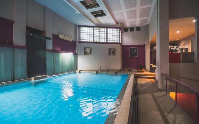 RedDoorz Plus near Kampung Gajah 3