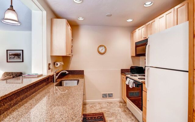 Perfect Mountain Retreat/3br -fireplace, Kids Ski Free 3 Bedroom Condo by RedAwning