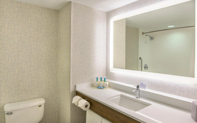 Holiday Inn Express & Suites North Bay by IHG