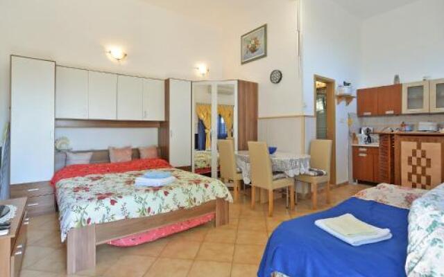 Apartments Ðino 1374