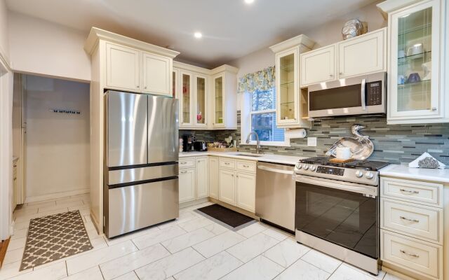 Pet-friendly Salem Apartment w/ Shared Deck!