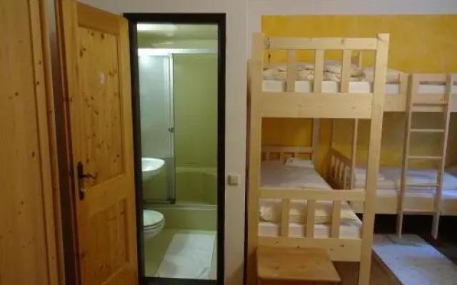 Hotel-Garni & Hostel Sandwirt