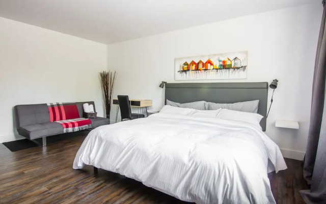 Comme Chez Soi Restaurant & Auberge