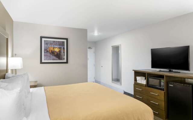 Quality Inn & Suites Carlsbad Caverns Area