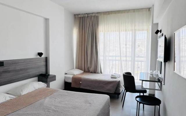 Navarria Hotel