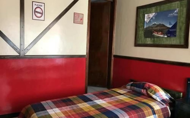 Flying Donkey Hostal - Hostel