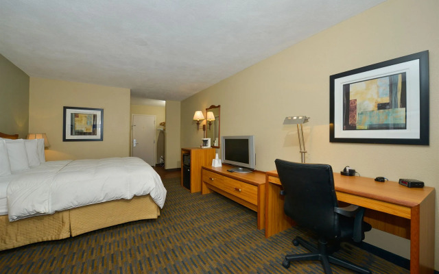 Lamplighter Inn & Suites - North