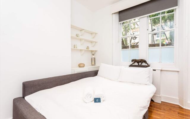 Bright Warwick Chambers Apartment