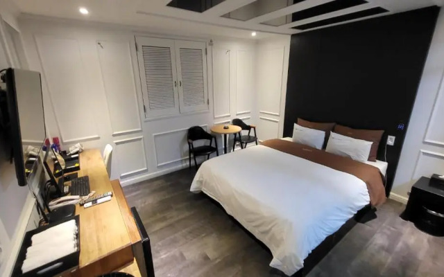 Silver Harbor Apartments. 2 Bedroom fully furnished