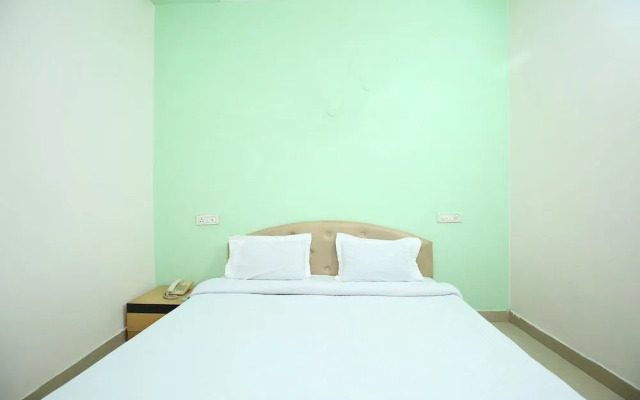 Sunshine Lodge by OYO Rooms