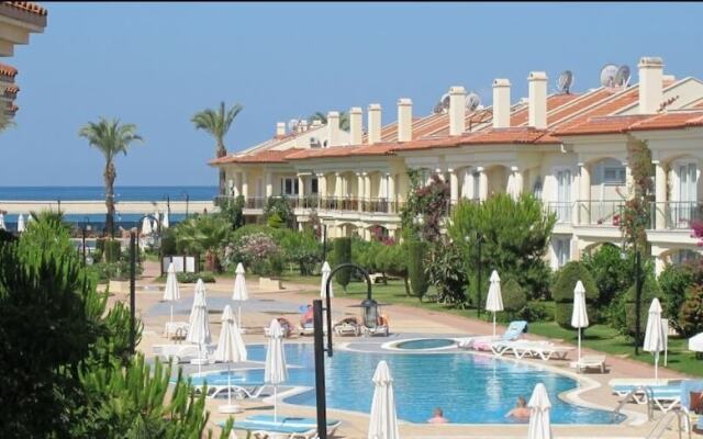 Villa AQ10 by JoyLettings