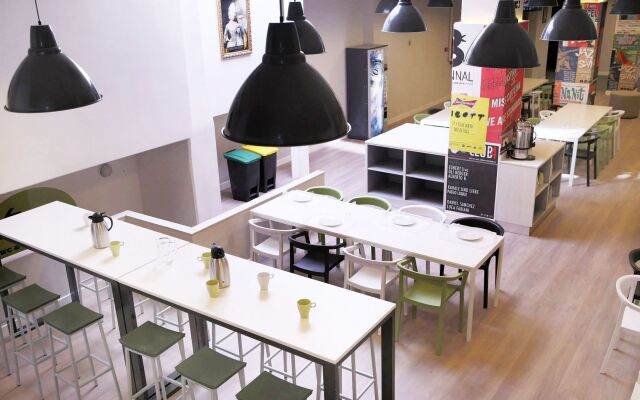 Hola Hostal Eixample - Hostel