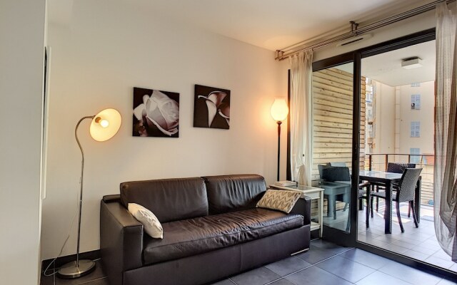 Hugo Park Terrasse by Nestor&Jeeves