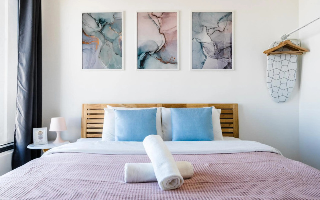 MUJI B&W Studio - Seaview at 218 Tropicana NEAR Komtar Food Heaven Heritage with Netflix – Guest Rooms – George Town
