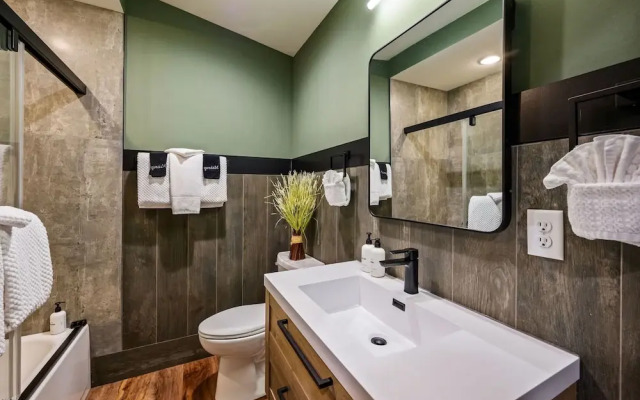 Game Room-hot Tub-10 Mins to Downtown Gatlinburg