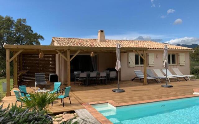 Villa pleine de charme avec piscine proches des plages