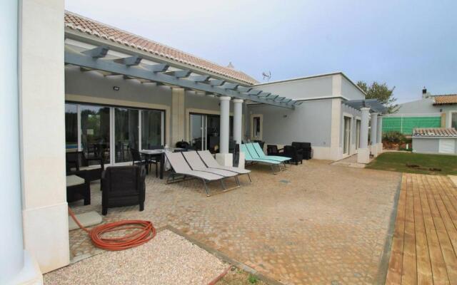 Semi-detached Villa With Pool In Rural Setting