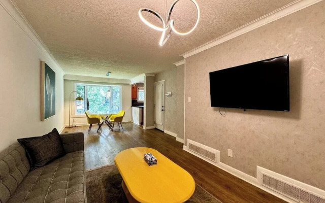 The Cozy Crescent Comforts Stay