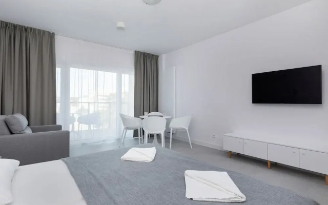 Aquamarina Prima Apartments by Renters