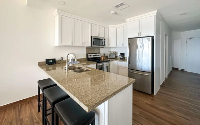 Steps to Sandy Beach Pool Renovated 2BR Condo