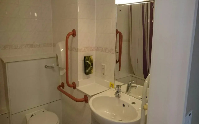 Premier Inn Livingston (M8, Jct3)
