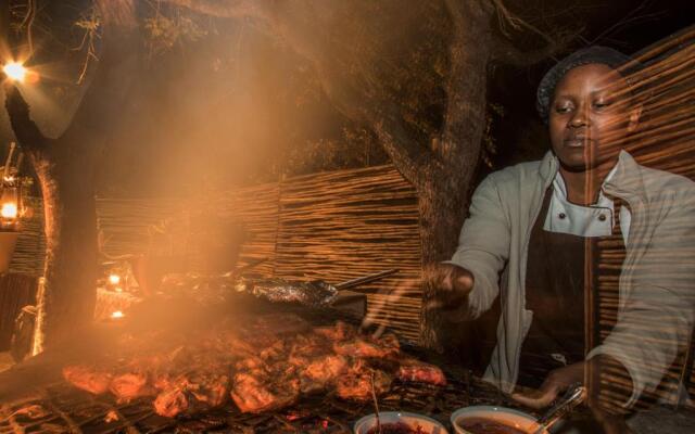 Thornybush Simbambili Lodge