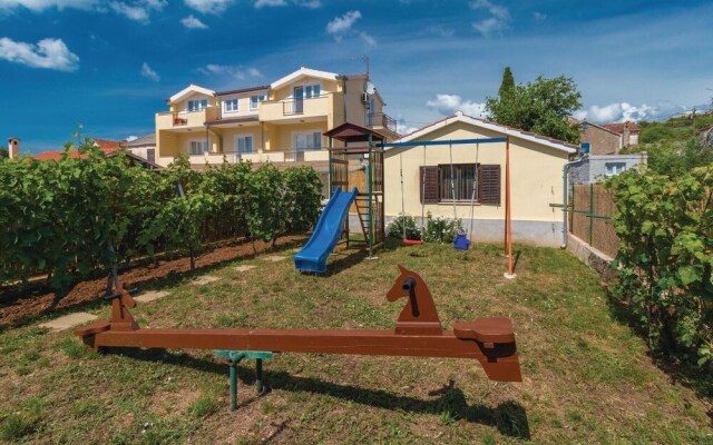 Beautiful Home in Banj With Wifi and 5 Bedrooms