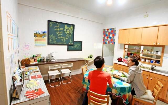 Navel Orange Hostel