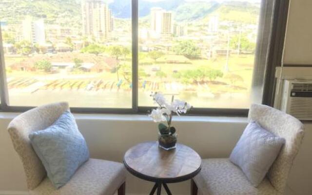 Modern Waikiki Sleek Studio