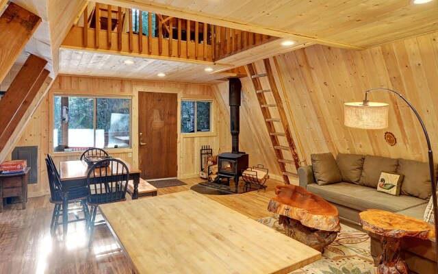 Alpine A-Frame - Two Bedroom Cabin with Hot Tub