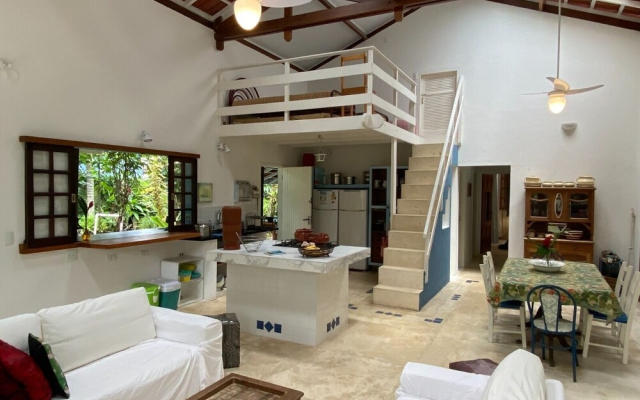 Casa com churrasqueira na Vila Barra Una
