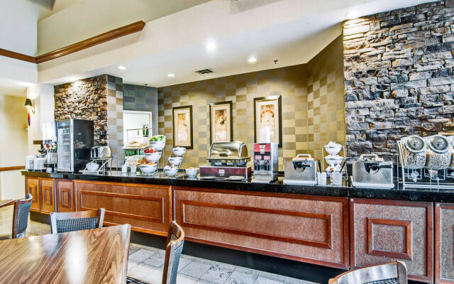 Comfort Suites University