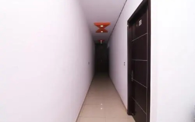 Cocktail Hotel by OYO Rooms