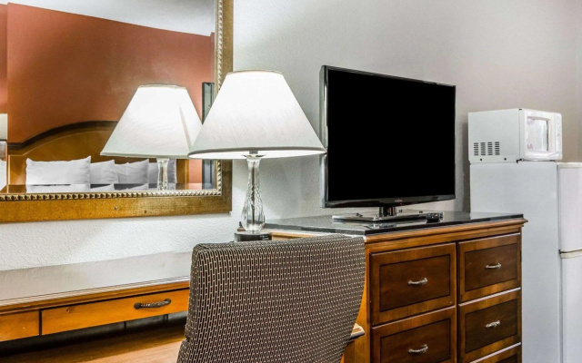 Econo Lodge Inn & Suites Enterprise