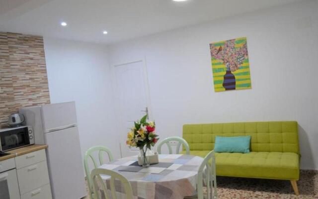 Beautiful 1 Bedroom Apartment With Gallery and Air Conditioning Cb6yr