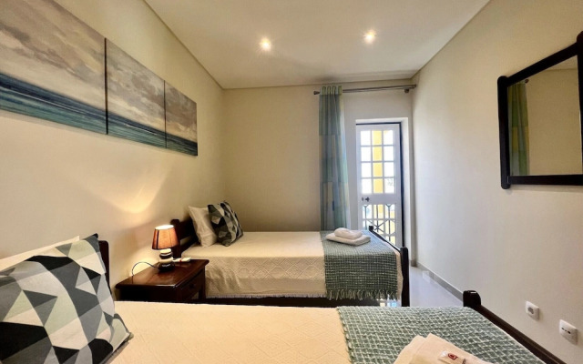 Quarteira Classic With Pool by Homing