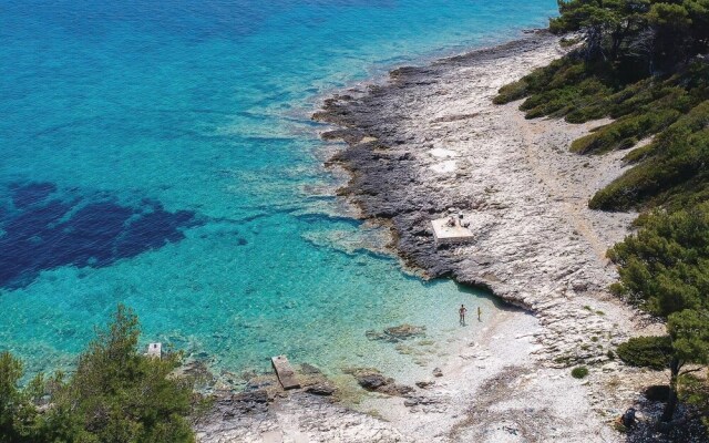 Awesome Home in Nova With Wifi and 4 Bedrooms