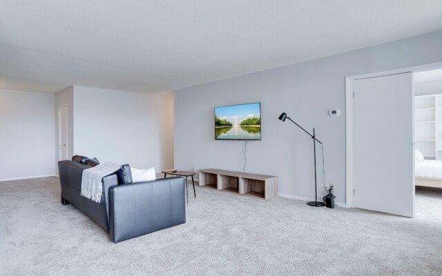 Wonderful Apt Crystal City with Gym