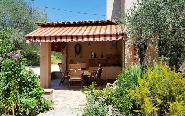 House With 4 Bedrooms in La Gaude, With Wonderful Mountain View, Priva