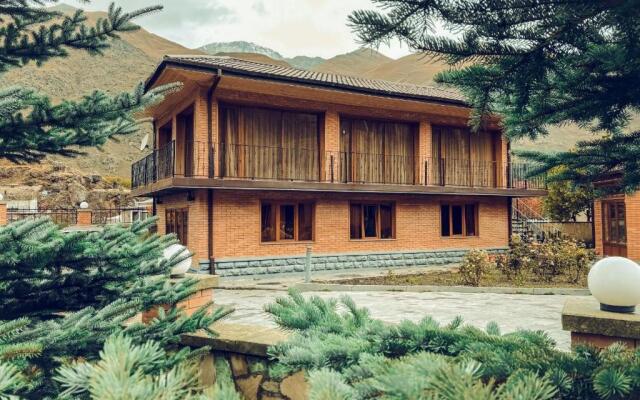 Family Hotel Vardisubani