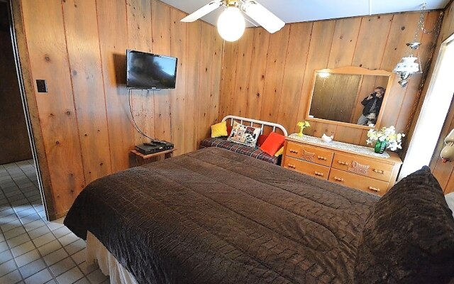 La Grange Cabin - Two Bedroom Cabin
