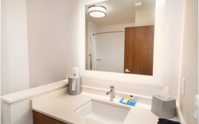 Holiday Inn Express & Suites Las Vegas - E Tropicana, an IHG Hotel