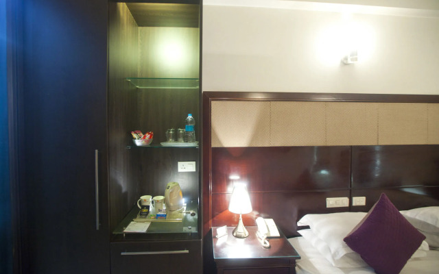 OYO 349 Hotel Emblem