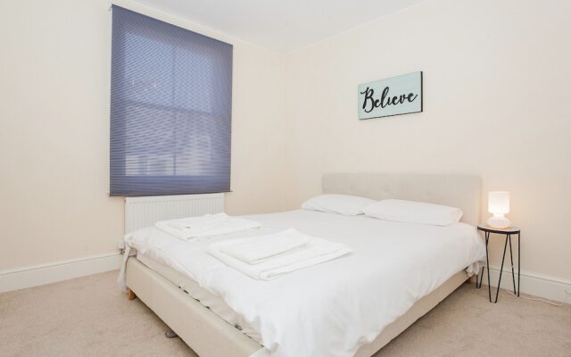 Modern 2 Bedroom Apartment On The Doorstep Of Queens Park